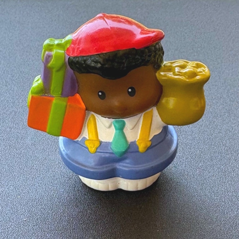 Fisher Price Little People Boy‎ with Gifts & Bag 2007 Mattel Figure Red Cap Tie